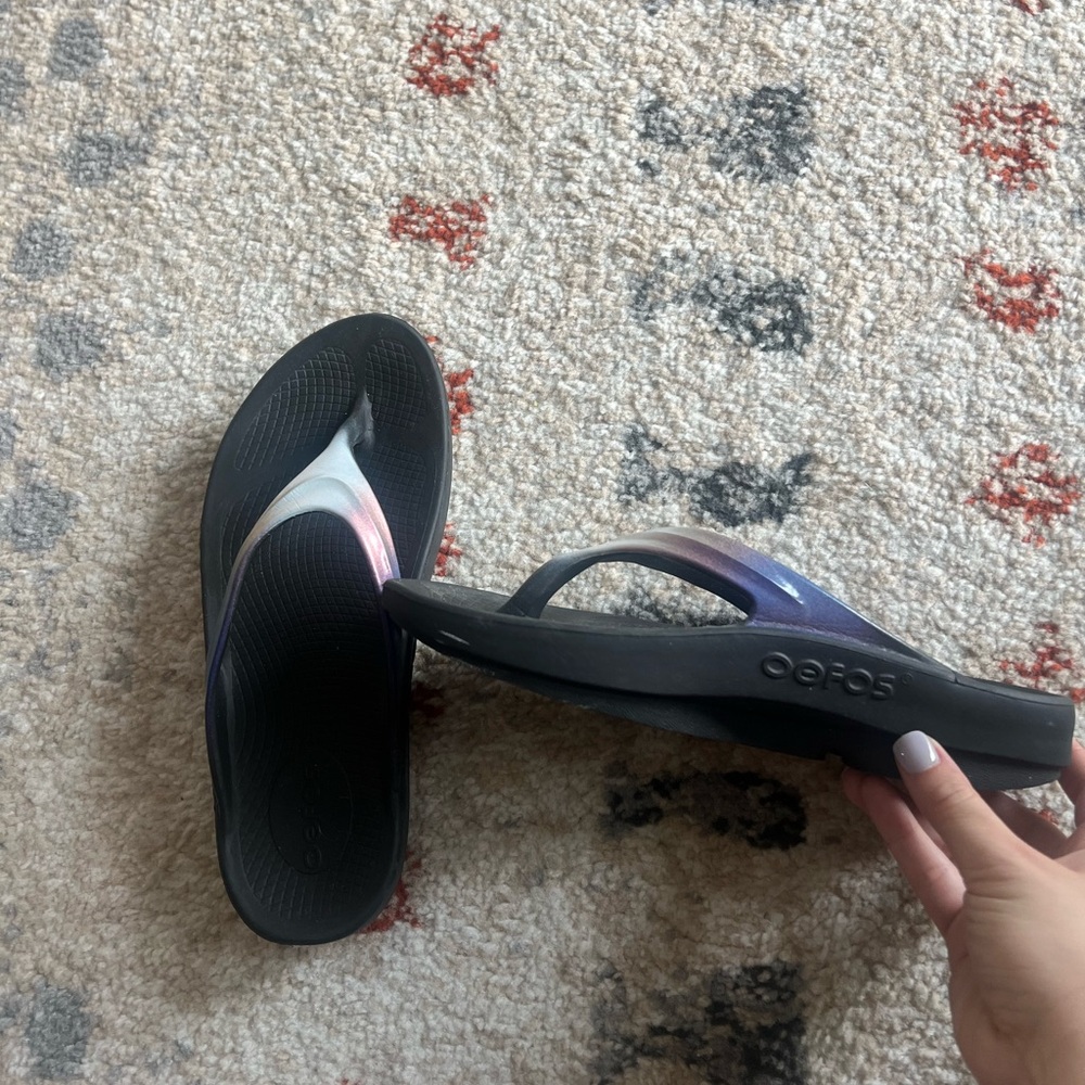 Oofos OOlala Women's Black Gradient Slide Sandals - Picture 2 of 4